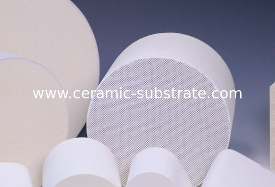 खरीदें Honeycomb Ceramic / Catalyst Supports White For Vehicle Exhaust online manufacture
