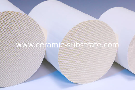 खरीदें Cellular Cordierite Honeycomb Ceramic / Nox Reduction Catalyst for Car online manufacture