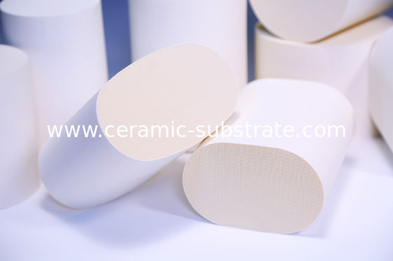 खरीदें Ceramic catalyst  carrier 300CPSI SCR / DOC , cordierite honeycomb online manufacture