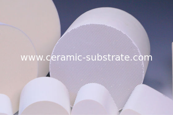 खरीदें Alumina Ceramic Substrate Diesel Ceramic Substrates , Honeycomb porous ceramic online manufacture