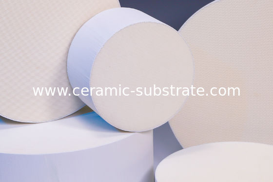 खरीदें 400CPSI Alumina Ceramic Substrate , DOC Ceramic Substrates For Auto online manufacture