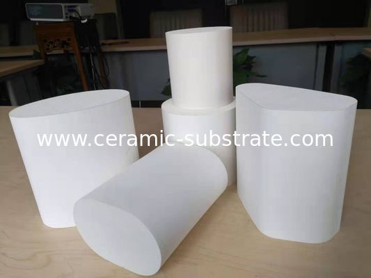 खरीदें UV Laser Ceramic Substrate Made from Alumina Al2O3 Suitable for High Temperature and Electrical Insulation Applications online manufacture